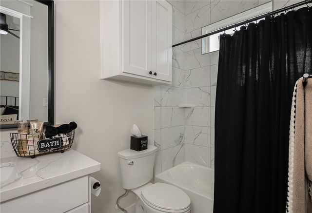 5401 Legend Oaks Court, College Station, TX 77845