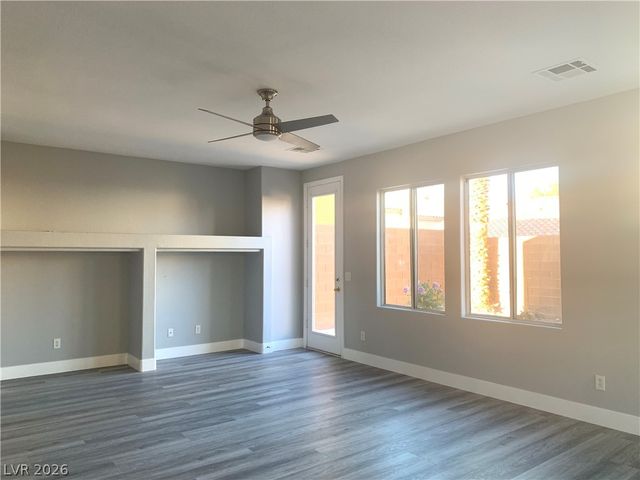 8010 Retriever Avenue, Las Vegas, NV 89147