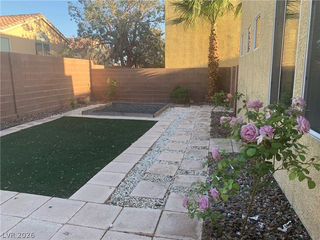 8010 Retriever Avenue, Las Vegas, NV 89147