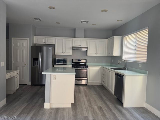 8010 Retriever Avenue, Las Vegas, NV 89147