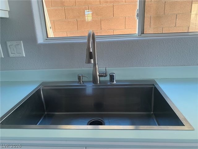 8010 Retriever Avenue, Las Vegas, NV 89147