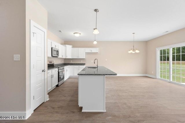 308 E Theriault Court, Jacksonville, NC 28540