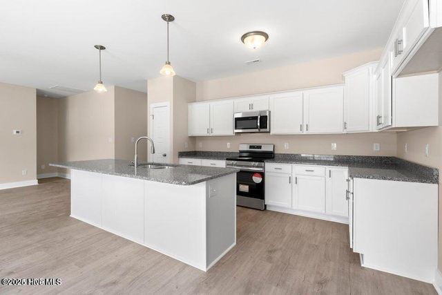 308 E Theriault Court, Jacksonville, NC 28540