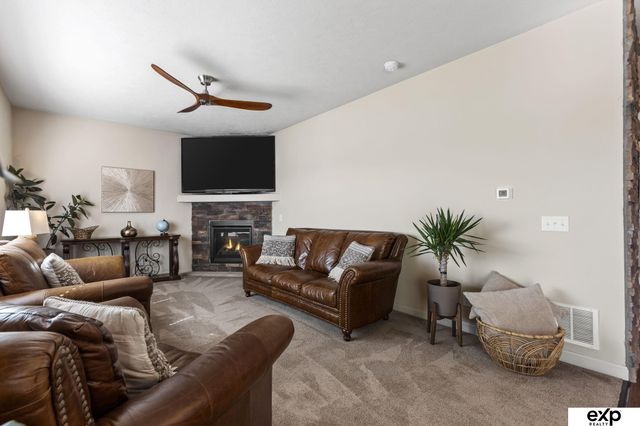 8501 King Street, Omaha, NE 68122