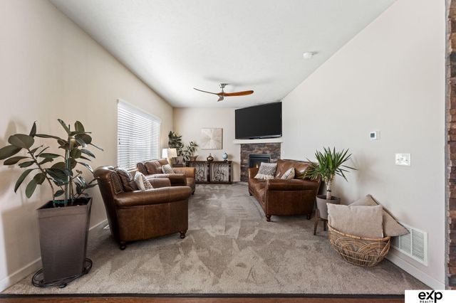 8501 King Street, Omaha, NE 68122