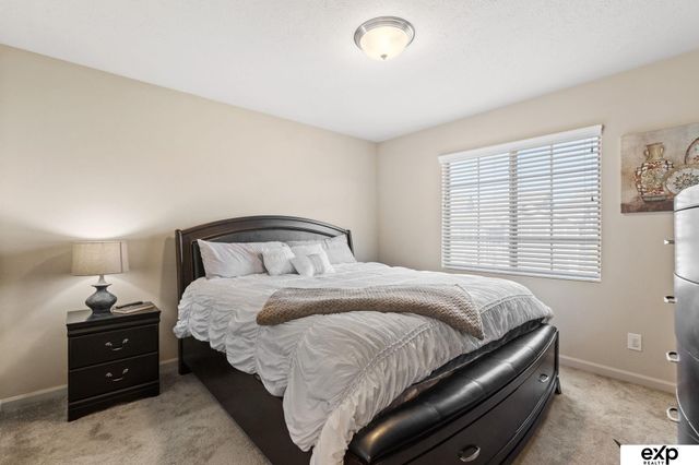 8501 King Street, Omaha, NE 68122