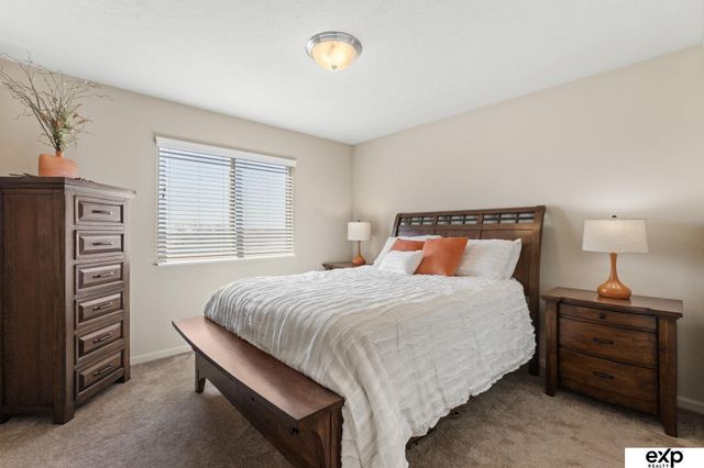 8501 King Street, Omaha, NE 68122