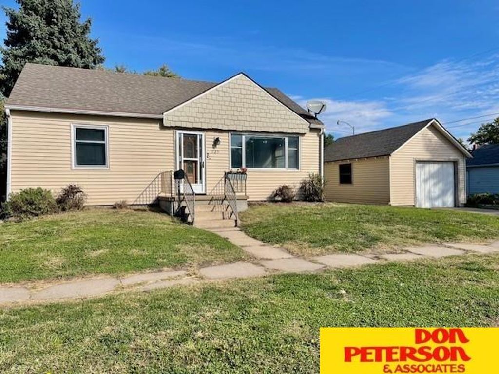 920 E 2nd Street, Fremont, NE 68025