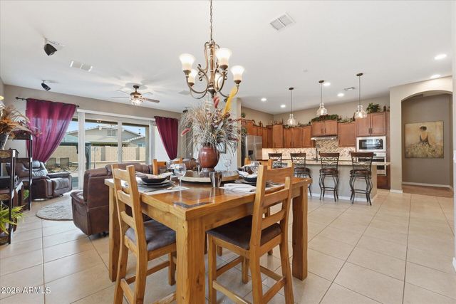 129 W WHITE OAK Avenue, Queen Creek, AZ 85140