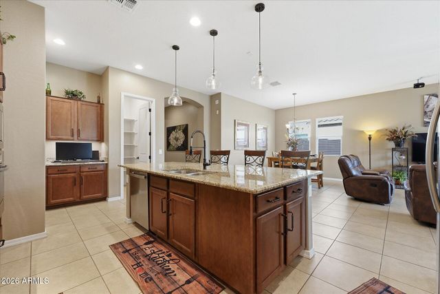 129 W WHITE OAK Avenue, Queen Creek, AZ 85140