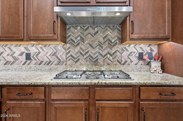129 W WHITE OAK Avenue, Queen Creek, AZ 85140
