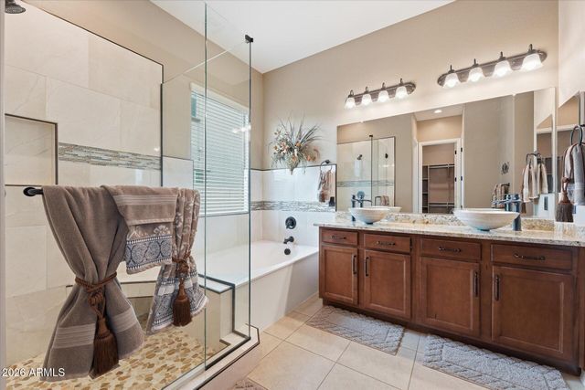 129 W WHITE OAK Avenue, Queen Creek, AZ 85140