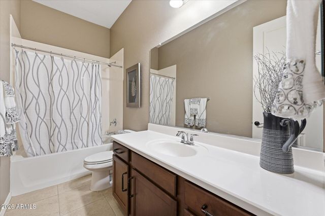 129 W WHITE OAK Avenue, Queen Creek, AZ 85140