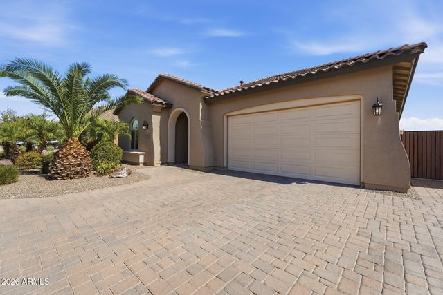 129 W WHITE OAK Avenue, Queen Creek, AZ 85140