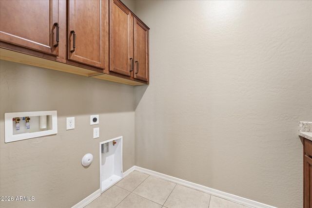 129 W WHITE OAK Avenue, Queen Creek, AZ 85140