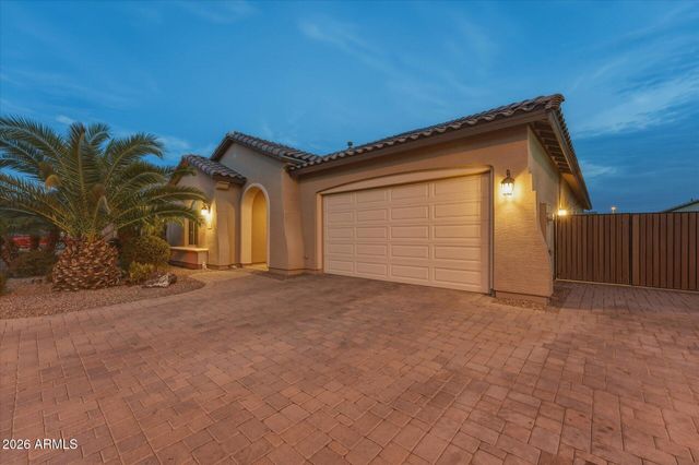 129 W WHITE OAK Avenue, Queen Creek, AZ 85140