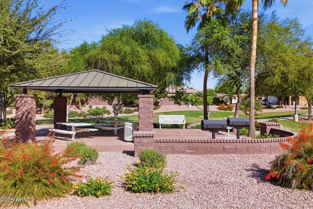 129 W WHITE OAK Avenue, Queen Creek, AZ 85140