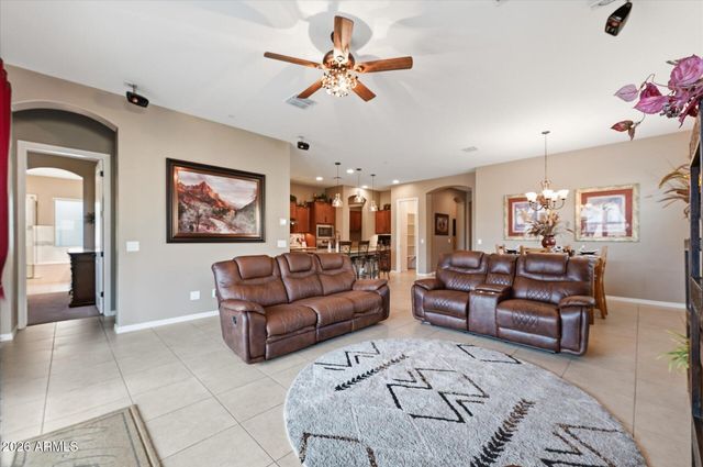 129 W WHITE OAK Avenue, Queen Creek, AZ 85140