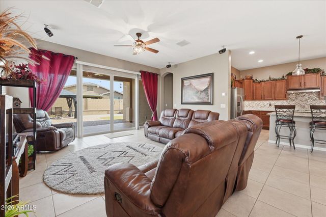 129 W WHITE OAK Avenue, Queen Creek, AZ 85140