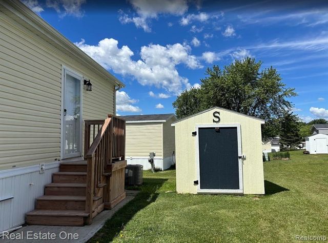 102 Sycamore, Highland, MI 48357
