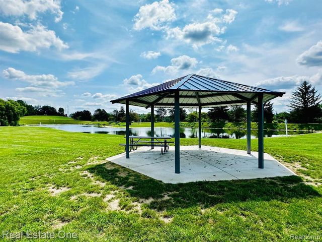 102 Sycamore, Highland, MI 48357