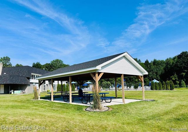 102 Sycamore, Highland, MI 48357