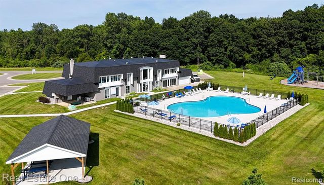 102 Sycamore, Highland, MI 48357