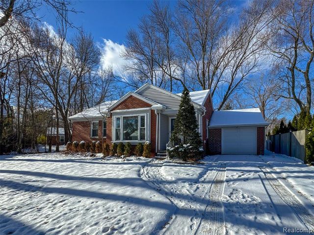 1186 S Eton Street, Birmingham, MI 48009