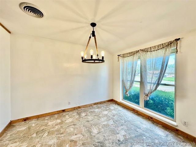 9440 E 38th Place S, Tulsa, OK 74145