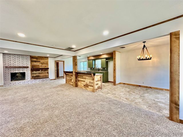 9440 E 38th Place S, Tulsa, OK 74145