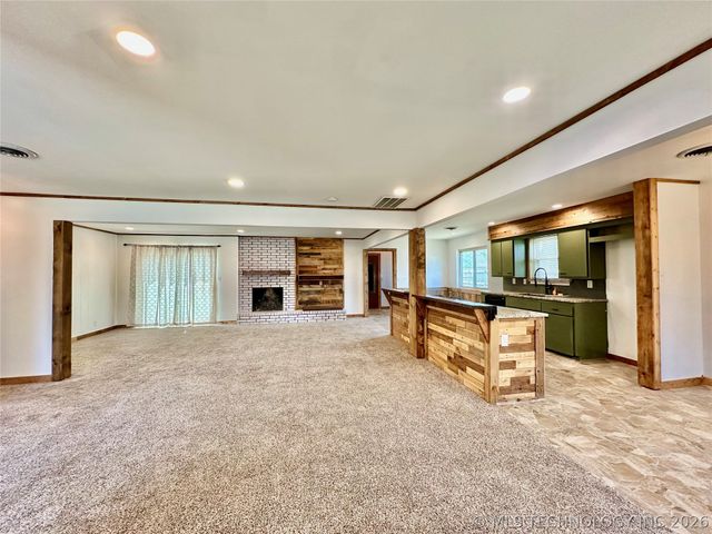 9440 E 38th Place S, Tulsa, OK 74145