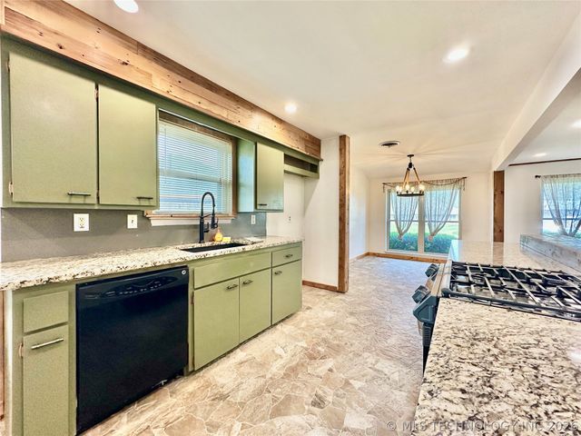 9440 E 38th Place S, Tulsa, OK 74145