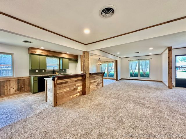 9440 E 38th Place S, Tulsa, OK 74145