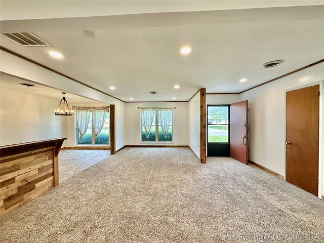 9440 E 38th Place S, Tulsa, OK 74145