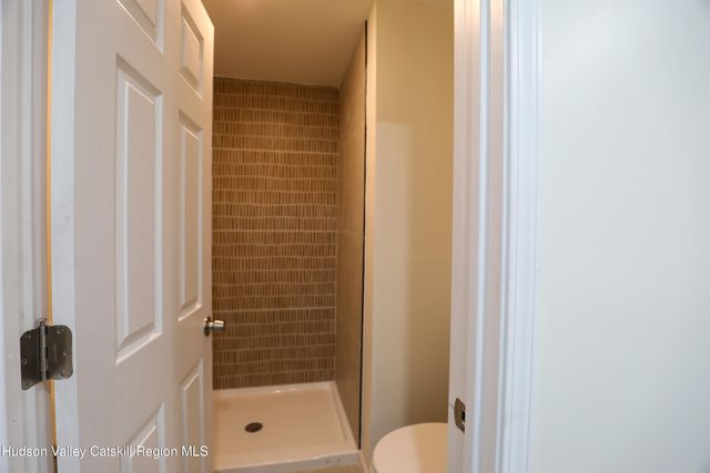 184-186 Broadway 2c, Port Ewen, NY 12466