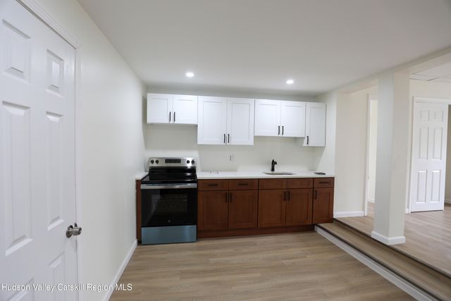 184-186 Broadway 2c, Port Ewen, NY 12466