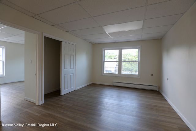 184-186 Broadway 2c, Port Ewen, NY 12466