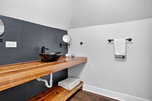 7642 S Merrill Avenue, Chicago, IL 60649