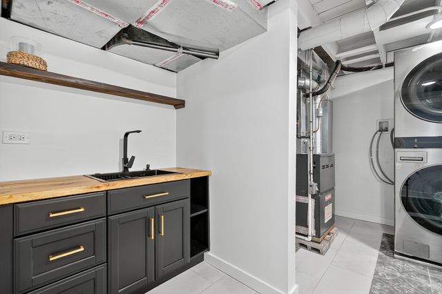 7642 S Merrill Avenue, Chicago, IL 60649