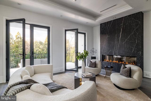 1102 CHAIN BRIDGE RD, Mclean, VA 22101