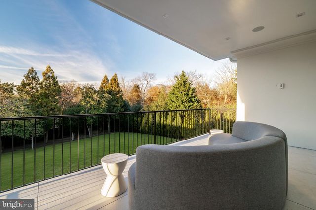 1102 CHAIN BRIDGE RD, Mclean, VA 22101