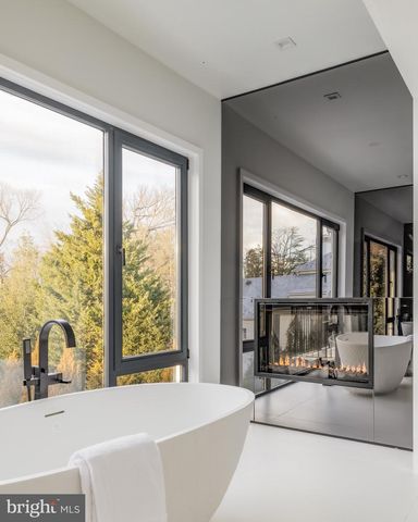 1102 CHAIN BRIDGE RD, Mclean, VA 22101