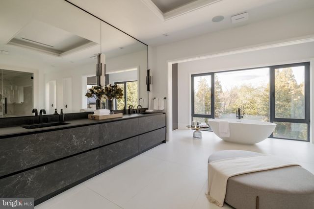 1102 CHAIN BRIDGE RD, Mclean, VA 22101