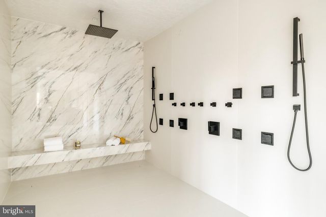 1102 CHAIN BRIDGE RD, Mclean, VA 22101