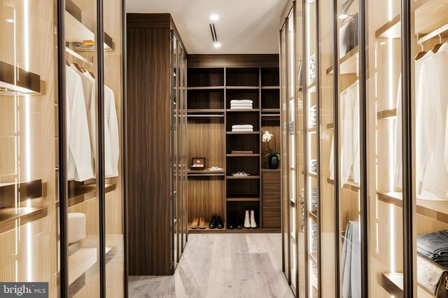 1102 CHAIN BRIDGE RD, Mclean, VA 22101