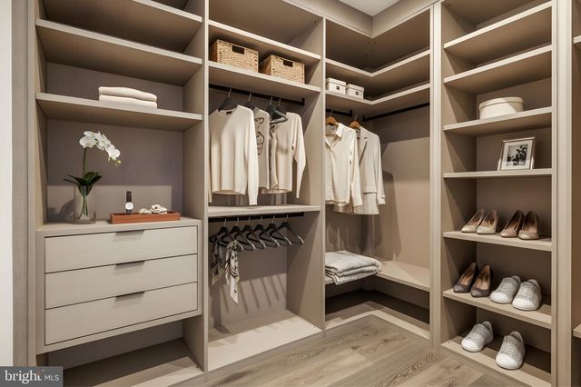 1102 CHAIN BRIDGE RD, Mclean, VA 22101