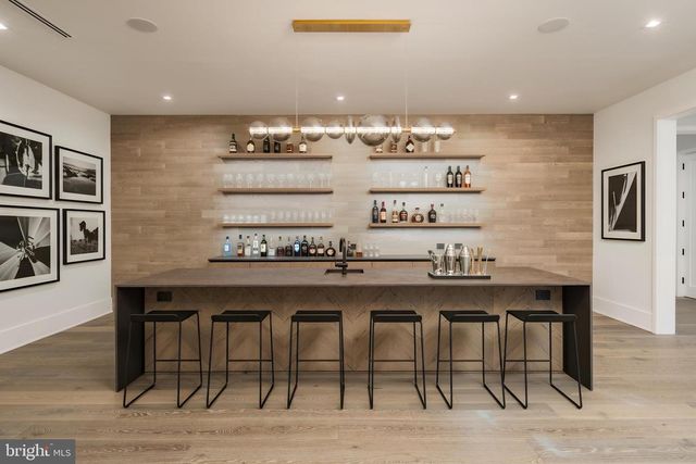 1102 CHAIN BRIDGE RD, Mclean, VA 22101