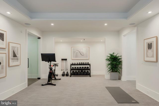 1102 CHAIN BRIDGE RD, Mclean, VA 22101