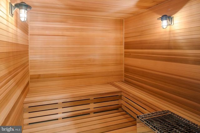 1102 CHAIN BRIDGE RD, Mclean, VA 22101