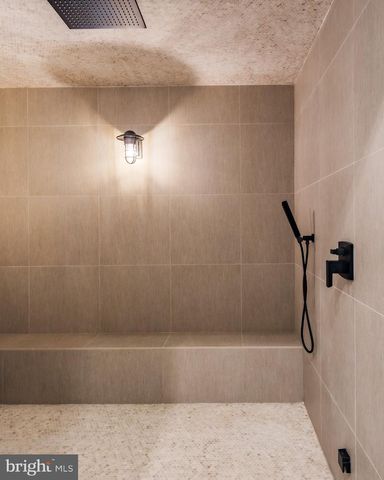 1102 CHAIN BRIDGE RD, Mclean, VA 22101